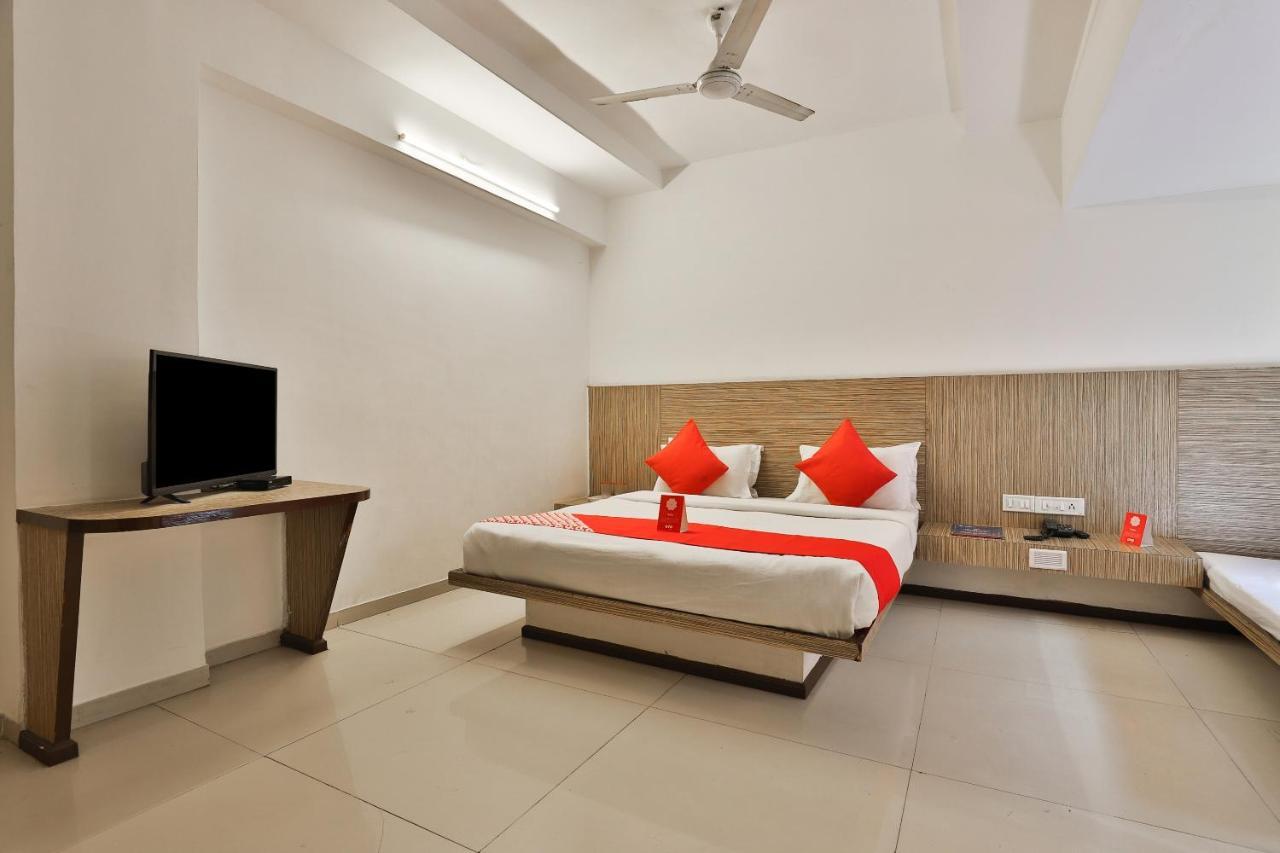 OYO 8758 Hotel Swagatam Ahmedabad Bagian luar foto