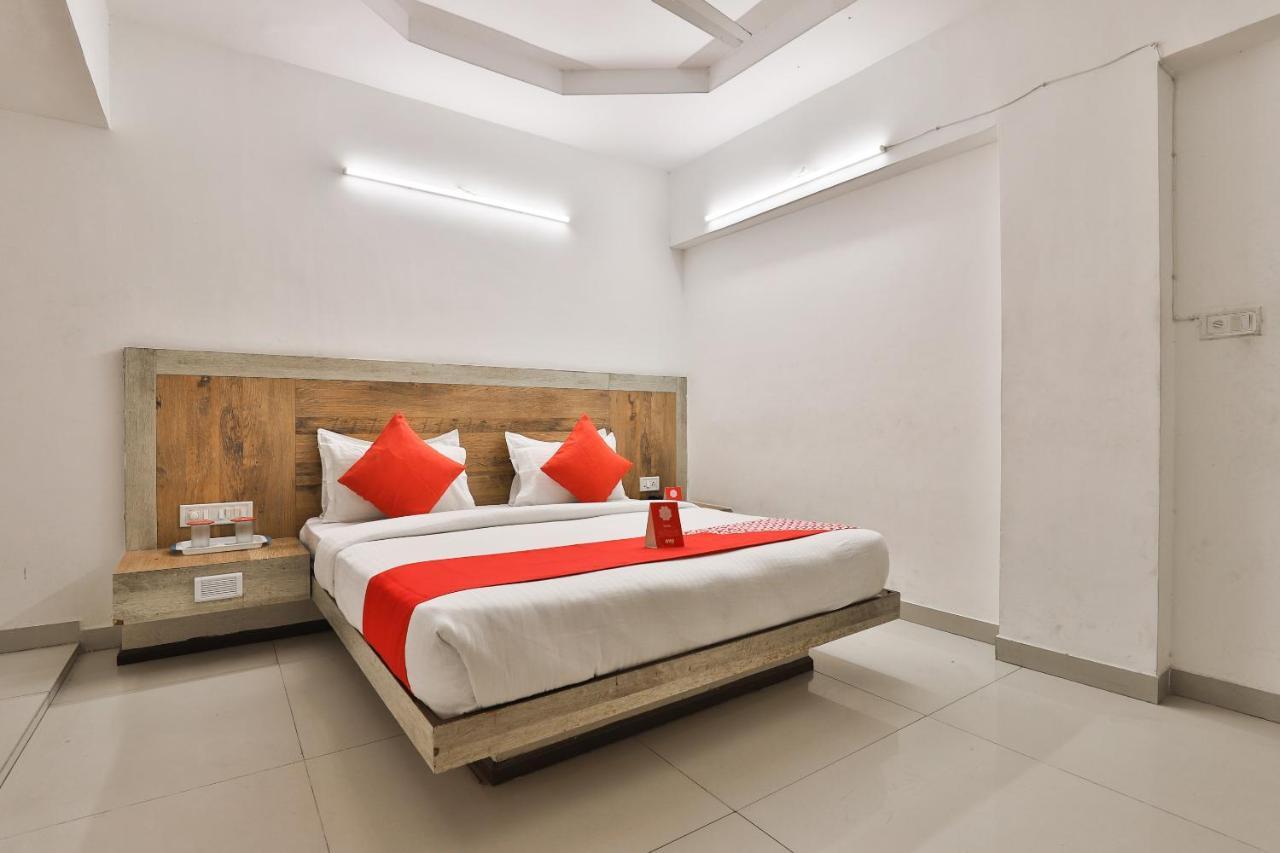 OYO 8758 Hotel Swagatam Ahmedabad Bagian luar foto