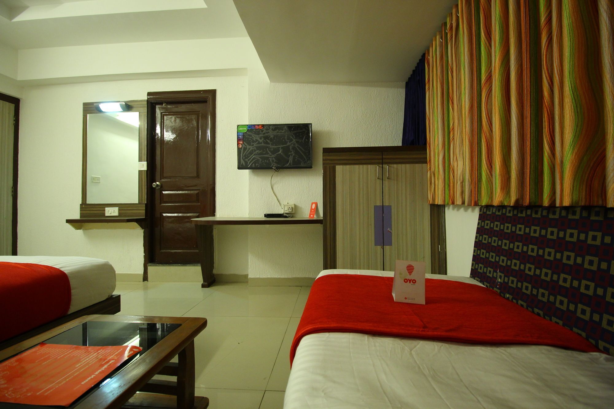 OYO 8758 Hotel Swagatam Ahmedabad Bagian luar foto