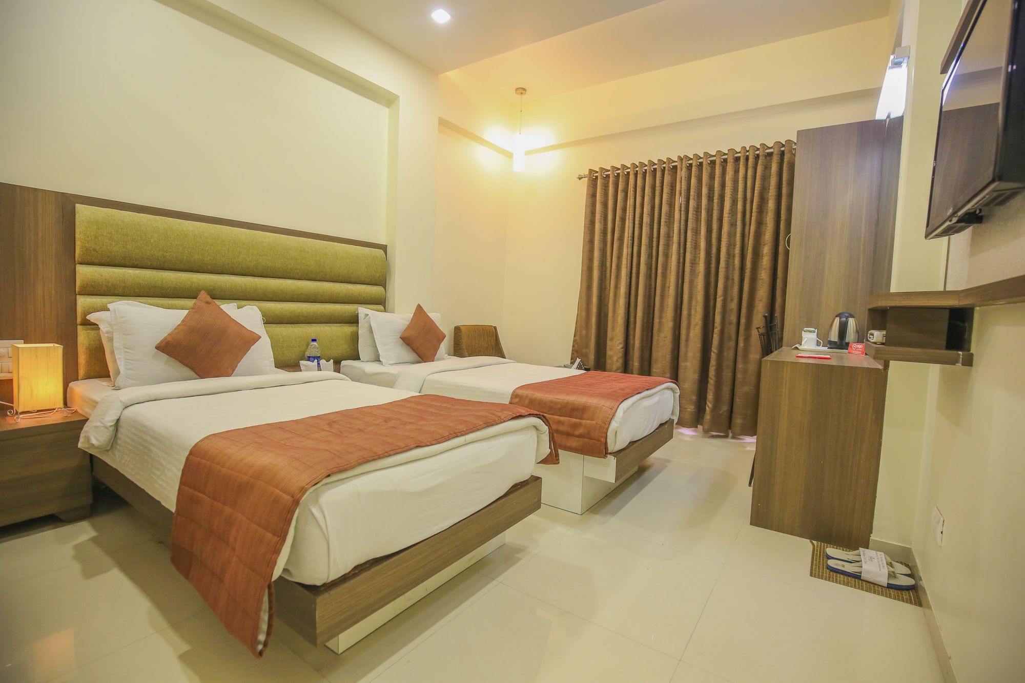 OYO 8758 Hotel Swagatam Ahmedabad Bagian luar foto